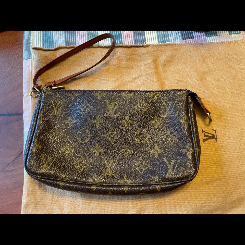 🎊 Closet closing. Louis Vuitton Straps